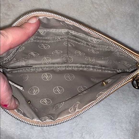 Adrienne Vittadini Copper Color Wristlet - Ex Cond - Picture 7 of 13